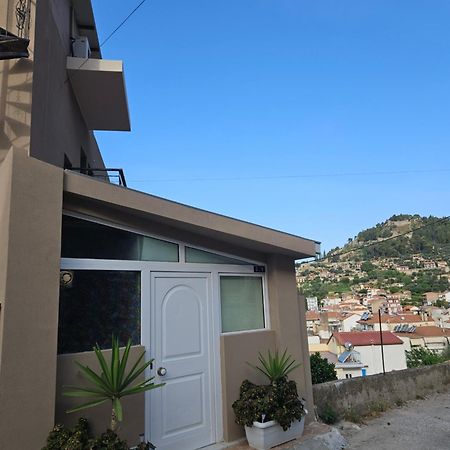 Με Θέα Το Κάστρο Lägenhet Nafpaktos Exteriör bild